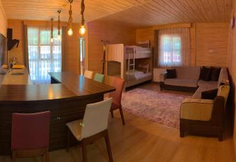 Gold City Apart Otel has Smoking/Balcony rooms