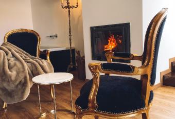 Vale da Fonte - Charming Houses has rooms with a private hot tub