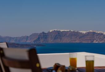 ADAMANTIOS VILLAS & SUITES allows 18 year olds to book a room