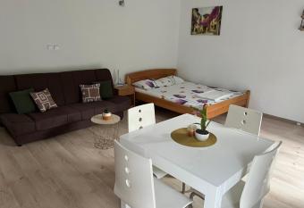 Apartman Iskra has Balcony rooms