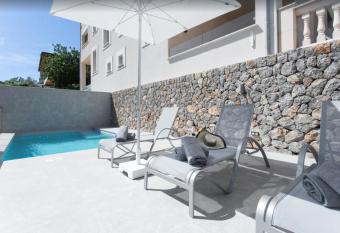 Villa Ona has Balcony rooms