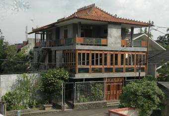 Dalem Arum (for women only) has Balcony rooms