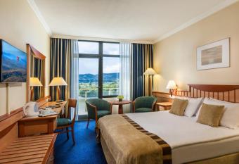 Danubius Hotel Helia allows 18 year olds to book a room