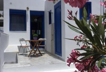 Rose of Tinos has Balcony rooms