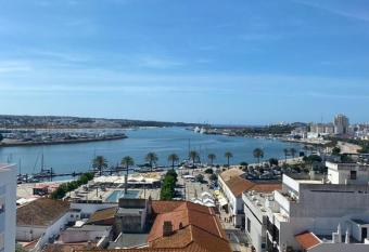 Whe Hotel allows 18 year olds to book a room