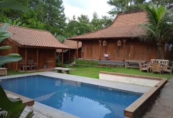 OYO 90519 Warmo Cottage has Balcony rooms