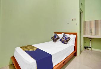 OYO 90537 De Wisma Emas allows 18 year olds to book a room