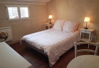 AU PETIT NID allows 18 year olds to book a room