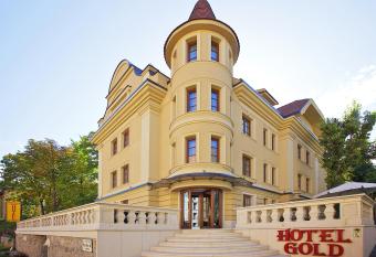 Gold Hotel Budapest allows 18 year olds to book a room