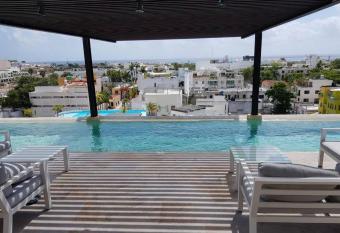 PENTHOUSE ARENIS has rooms with a private hot tub