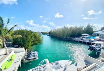 Aqua Divina has Balcony rooms