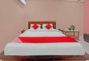 OYO Hotel Sandeep allows 18 year olds to book a room