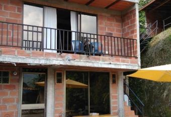 Apartamentos al frente del r  o Bizcocho, con Wifi! has Balcony rooms