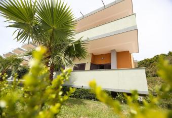 Hotel Jaho has Balcony rooms