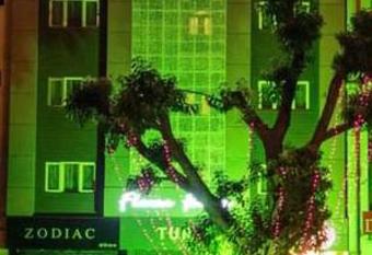 KC MANOR allows 18 year olds to book a room