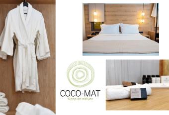 Liberty of Nafplio has rooms with a private hot tub