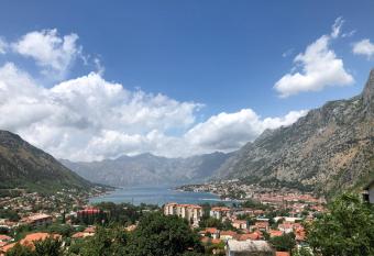 Apartman Savo has Balcony rooms