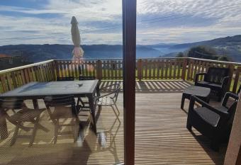 Casa Fondo de Vila has Balcony rooms