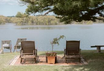 Black Swan Waterfront Motel allows 18 year olds to book a room