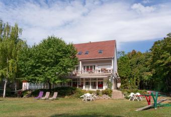 Sylvia H  z has Balcony rooms