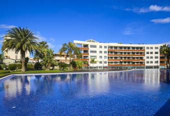 Galera 2 ONLY FAMILIES Planet Costa Dorada allows 18 year olds to book a room