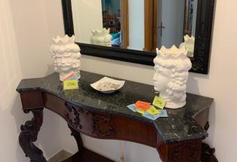 B&B Fiorisol has Balcony rooms