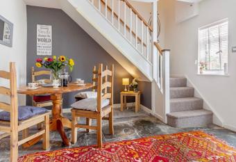 Cottage in Worcestershire has Balcony rooms