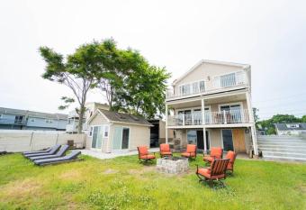 Beautiful Modern house By the Bay w out door Spa has Balcony rooms