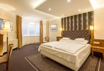 Sz  nyi Garden Hotel Pest has Balcony rooms