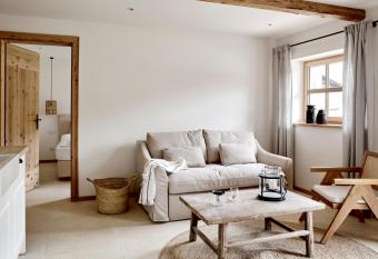 Der Schmiedhof allows 18 year olds to book a room