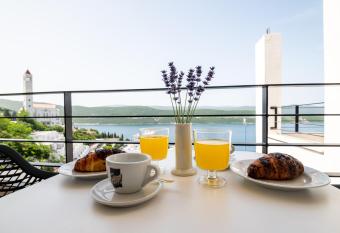 Villa Catalpa has Balcony rooms