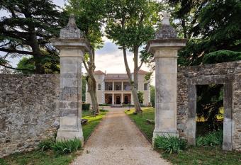 H  tel Villa Walbaum allows 18 year olds to book a room