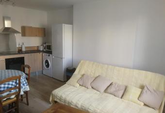 Appartement sympa T2 allows 18 year olds to book a room