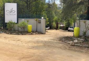 La Moor Country Venue & Eatery has Balcony rooms