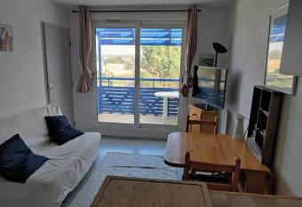 Appartement cocooning    2 minutes de l oc  an has Balcony rooms