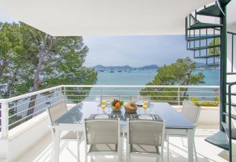 Isabela 2a 3 habitaciones con   tico has Balcony rooms