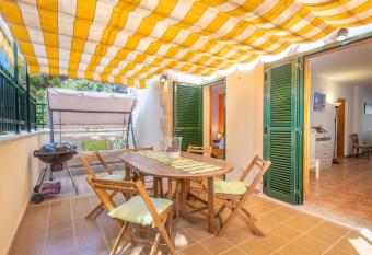 Santa Eulalia has Smoking rooms