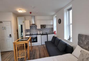 Granada Apartments at Pleasure Beach has Balcony rooms