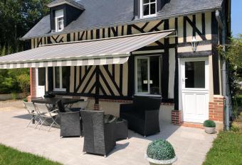 La Maison de Sophie 10mn de Deauville has Balcony rooms