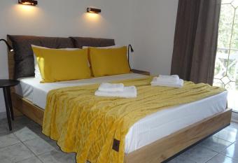 Studios Anais - Thasos allows 18 year olds to book a room