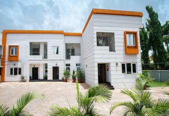 Orange Roof Lodge has Balcony rooms