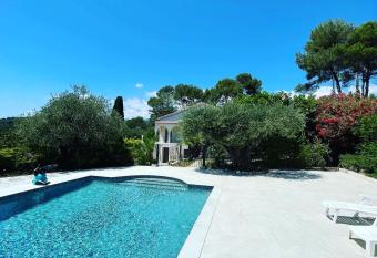Villa La Carpen  e has Balcony rooms