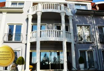 Duna Relax Hotel R  ckeve has Balcony rooms