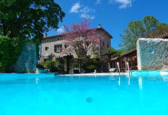 Logis des Magnans -Les terrasses du Coutach - allows 18 year olds to book a room