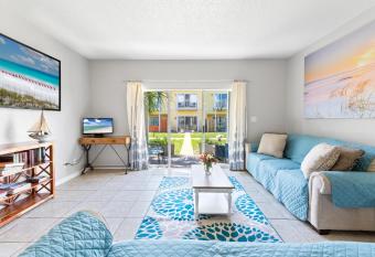 Beach House 5min walk to beach, pool, close to shops and activities allows 18 year olds to book a room