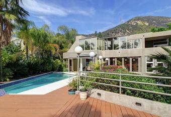 Idyllic Secluded Mountain Villa Of 100 Games W/Pool & Spa has Balcony rooms