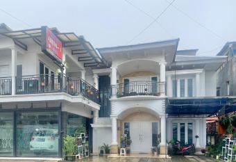 Homestay Arjuna 1 Dieng Syariah has Balcony rooms