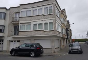 Duingalm - Modern 2 Bedroom Apartment - 100M from the beach has Balcony rooms