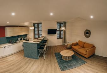 Le Bout du Monde Appartement Hyper-centre allows 18 year olds to book a room