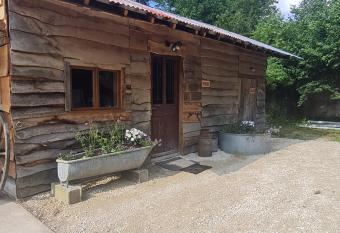 Le Repaire des Daltons allows 18 year olds to book a room